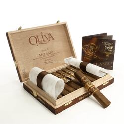 Подарочный набор OLIVA Serie 'V' Melanio (10 штук) Ecuador Sumatra 5*52 Robusto Pressed. Рейтинг 96. №1 2014года (№856)