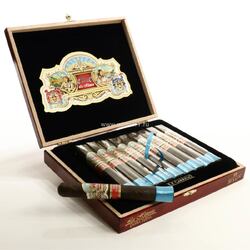 Подарочный набор La Historia By E.P. Carrillo Dona Elena (в коробке 10 штук). Maduro 6(1/8)*50 Toro. Рейтинг 95. №2 2014года (№898)